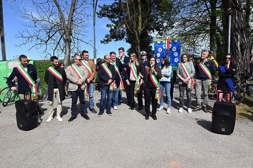 I rappresentanti istituzionali delle 13 amministrazioni coinvolte (11 comuni, Regione Emilia-Romagna e Città metropolitana di Bologna)