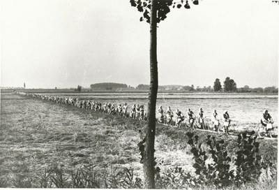 Foto storica - Mondine in bicicletta